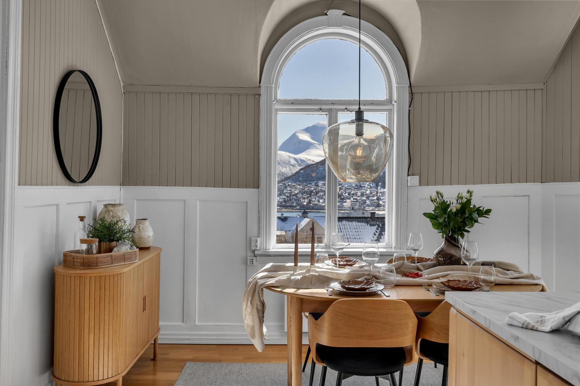 Lovely City Center Apartment With Amazing Views And Free Parking! 特罗姆瑟 外观 照片